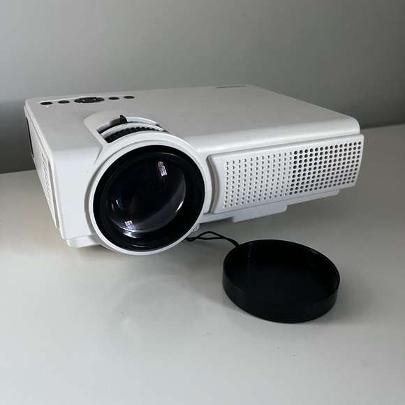 Mini LCD Video Projector - Picture 1 of 4
